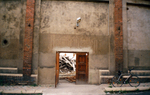 Sommer 1999: Fassade des Fabrikgebudes zur Grnrathstrae mit Tr