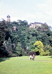 Juli 1963: Blick vom vorderen Teil des Parks zum Oberen Schloss