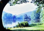 Juli 1963: Parksee mit Konifereninsel