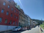 22.06.2025: die beiden Huser, schon mit Bumen auf dem Dach