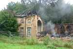 15.08.2011: Das blieb nach dem Brand brig.