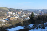 07.02.2015: Blick vom Hainberg in Richtung Aubachtal; in der linken Bildhälfte das Fabrikgebäude