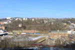 07.02.2015: Blick vom Hainberg in Richtung Pohlitz; links das Gelnde des ehemaligen TVW, rechts das ehemalige Fabrikgebude der Gebrder Albert