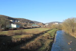27.01.2024: Das Gelnde der ehemaligen Gartenanlage mit einer bereits errichteten Spundwand fr den Flutkanal