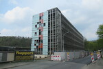 05.05.2022: Blick von der Bundesstrae 92; die Glasfassade der Straenseite ist bereits verschwunden