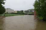 01.06.2013: Blick von der Friedensbrcke flussaufwrts