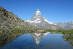 23.07.2020: Walliser Alpen - Matterhorn spiegelt sich im kleinen See