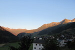 28.07.2020: Obere Surselva - Blick vom Balkon der Unterkunft in Sedrun nach Osten am Morgen