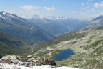 28.07.2020: Obere Surselva - Blick vom Schneehenerstock ber den Lutersee in Richtung Sdwesten
