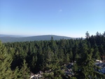 03.10.2025: Fichtelgebirge - Blick vom Ochsenkopfsymbol zum Schneeberg