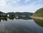 18.07.2025: Mosel - Blick von der Brcke in Treis-Karden flussaufwrts