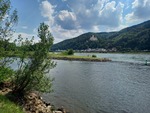 25.07.2025: Rhein - Mndung der Lahn (vorn) in den Rhein in Lahnstein