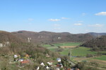 06.04.2023: Fränkische Schweiz - Blick von der Streitburg übers Wiesenttal zur Burg Neideck