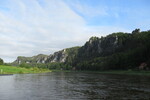 17.05.2023: Schsische Schweiz - Blick von der Fhre in Rathen flussabwrts mit Bastei