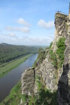 17.05.2023: Schsische Schweiz - Blick von der Basteibrcke elbabwrts, rechts oben die Plattform des Basteiblickes