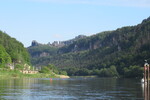 18.05.2023: Schsische Schweiz - Blick von der Fhre in Schmilka elbabwrts zu den Schrammsteinen