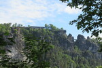 19.05.2023: Sächsische Schweiz - Blick vom Elberadweg zur Basteibrücke und zum Hotel