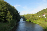 11.08.2019: Sachsen (Sonstiges) - Blick von der Hngebrcke ber die Zwickauer Mulde in Rochsburg flussaufwrts