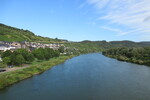 22.08.2020: Mosel - Blick von der Brcke in Reil flussabwrts
