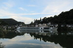 22.08.2020: Mosel - Kreuzfahrtschiff vor Trarbacher Altstadt