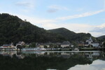 22.08.2020: Mosel - Blick von Traben ber die Mosel auf Trarbach mit der Grevenburg