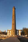 26.12.2018: Gran Canaria - Leuchtturm von Maspalomas im Abendlicht von der Mole aus