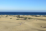 28.12.2018: Gran Canaria - Blick von der Promenade in Playa les Ingles ber die Dnen aufs Meer