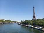 13.08.2026: Sonstiges - Blick von der Brücke Pont de Bir Hakeim in Paris auf die Seine flussaufwärts mit Eiffelturm