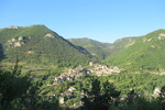 14.07.2022: Cevennen - Blick von der Route de Capluc in Le Rozier auf Peyrelau