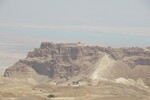 19.08.2023: Totes Meer und Umgebung - Blick ber die Festung Masada aufs Tote Meer