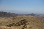 21.08.2023: Negev-Wste - Blick von unterhalb des des Har Yoash in Richtung Golf von Akaba