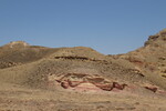 21.08.2023: Negev-Wste - merhfarbiges Gestein nahe das Wadi Yoash