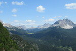 20.07.2021: Dolomiten - Blick vom Weg zwischen Tre-Croci-Pass und Sorapissee in Richtung Misurina und Drei Zinnen