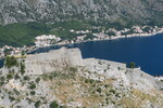 17.07.2019: Bucht von Kotor - Blick von den Bergen ber Kotor auf das Fort