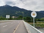 28.06.2026: Begrüßungsschild auf der Brücke
