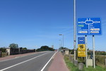 22.08.2019: Beschilderung an der Grenzbrcke ber die Maas zwischen Roosteren (NL) und Maaseik (BE)