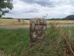 15.07.2025: deutscher und franzsicher Grenzstein am Weg zwischen Scheuerwald und Silwingen