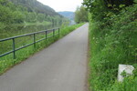 14.05.2023: Grenzstein am Elbradweg nahe Schna; hier bildet der Fluss die Grenze.