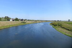22.08.2019: Blick von der Grenzbrcke zwischen Roosteren (NL) und Maaseik (BE) auf die Maas