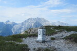 27.07.2021: Grenzstein zwischen Carl-von-Stahl-Hauses und Hohem Brett, Watzmann im Hintergrund