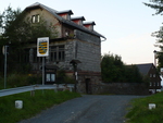 04.08.2009: Grenzbergang von Tschechien nach Deutschland in Hain. Das Schild "Freistaat Sachsen" steht auf tschechischem Boden.