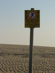 22.09.2006: Warnschild an der Grenze zwischen Litauen und Russland (Oblast Kaliningrad) auf der Kurischen Nehrung sdlich von Nidden (Nida)